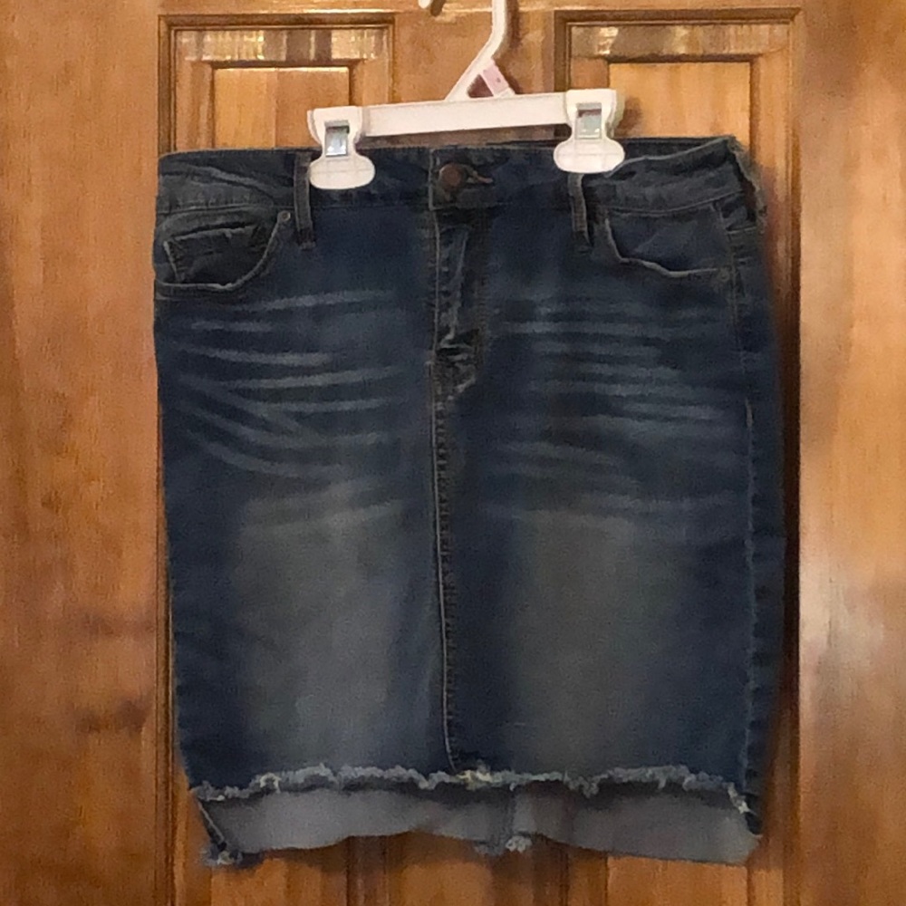 Black daisy denim skirt